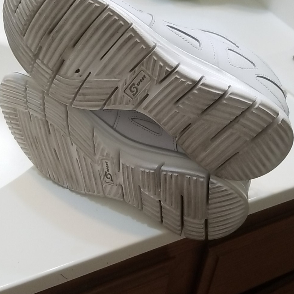 Shoes - Picture 4 of 4